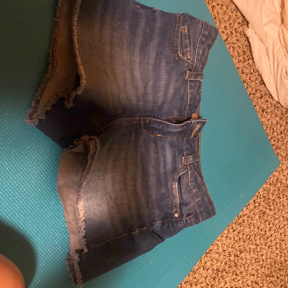 I am selling Jean shorts for a little girl